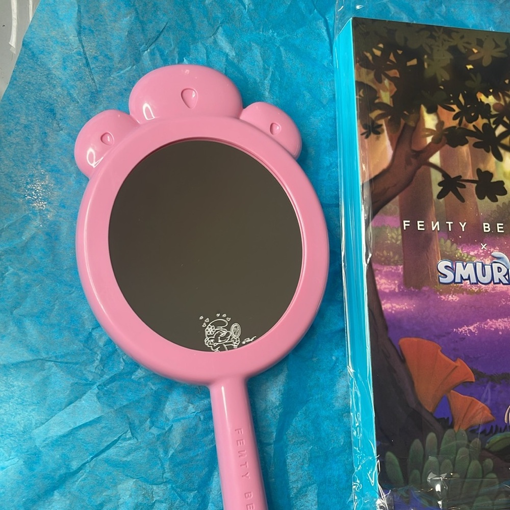 Fenty Beauty x Smurfs Smurfette Handheld Limited Edition Mirror - Picture 4 of 7